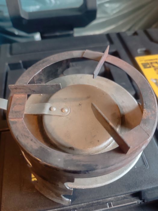 Стар спиртник. От алуминий със стойка.