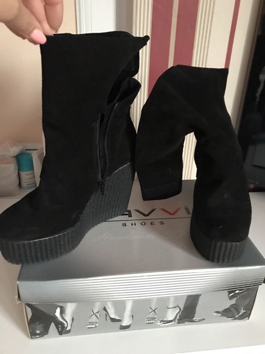 Продавам велурени боти