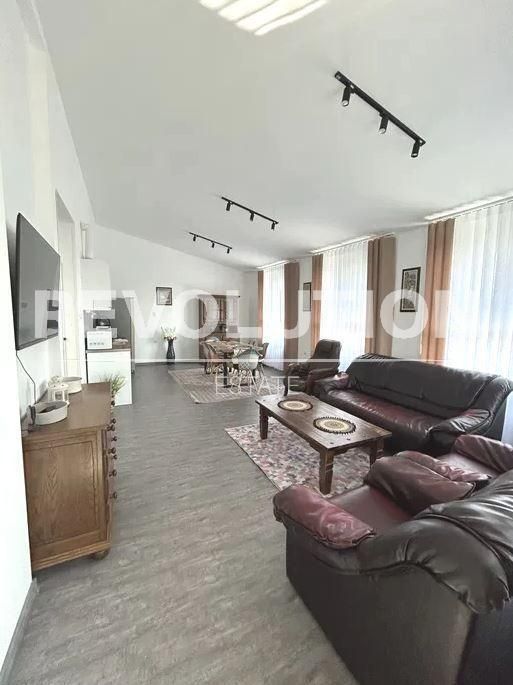 Дава се под наем Четиристаен апартамент в Варна, Център - 100 кв.м за 800 € - Снимка #1