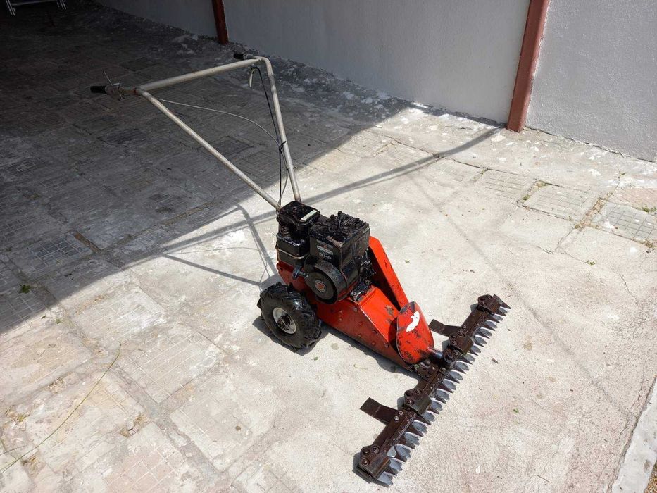 Продавам самоходна косачка