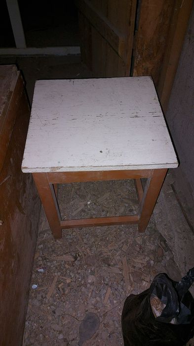 Продаю табурет деревянный