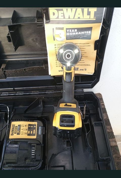 Impact biti dewalt dcf887 cu baterie 5 amperi,încărcător și cutie