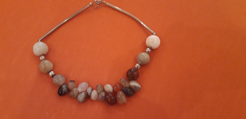 Колие от планински ахат.