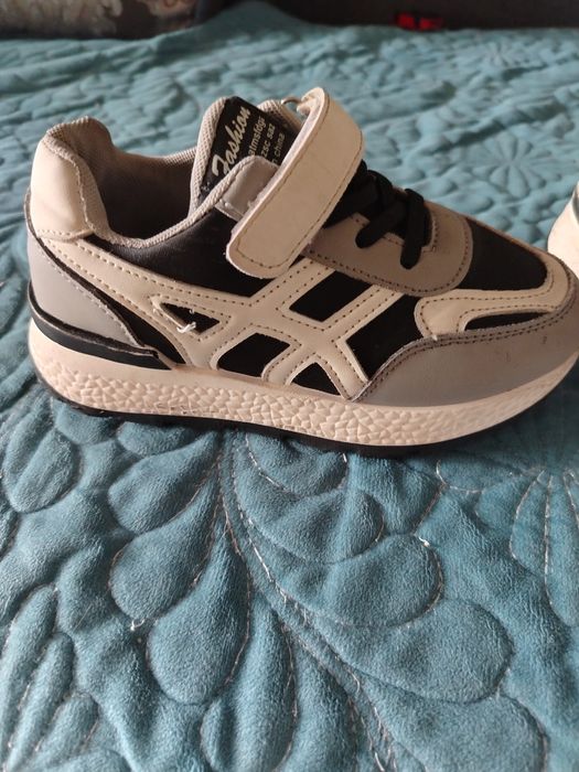 Продам кроссовки