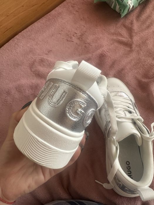 Нови маратонки Hugo