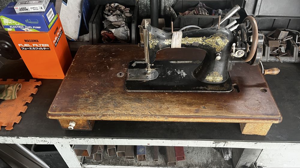 Винтажная швейная машинка