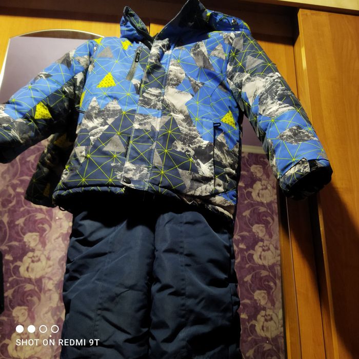 Продам зимний комбинезон на мальчика 122