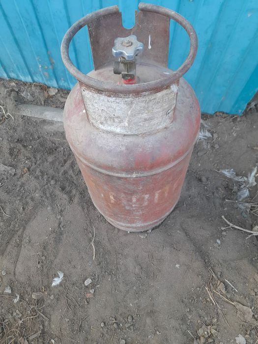 Продам газ баллон с редуктором вместе