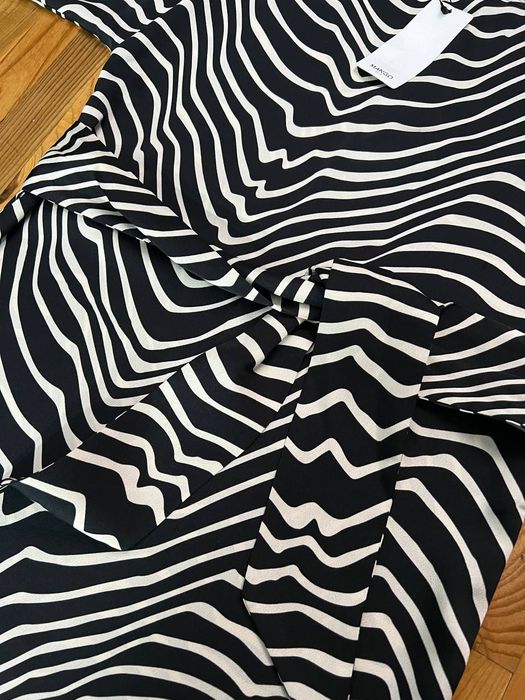 Новое платье бренда Манго