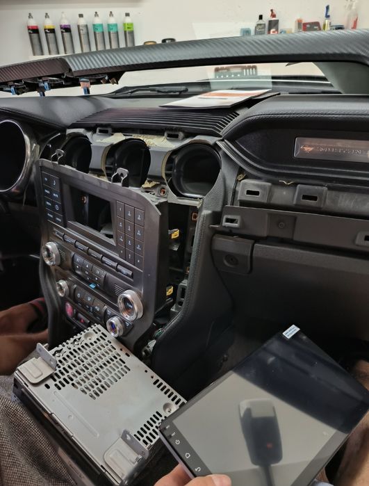 Navigatie android Ford Mustang Waze YouTub