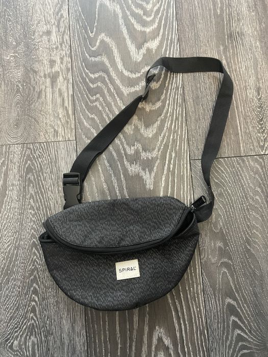 Vand poseta , geanta , rucsac, borseta