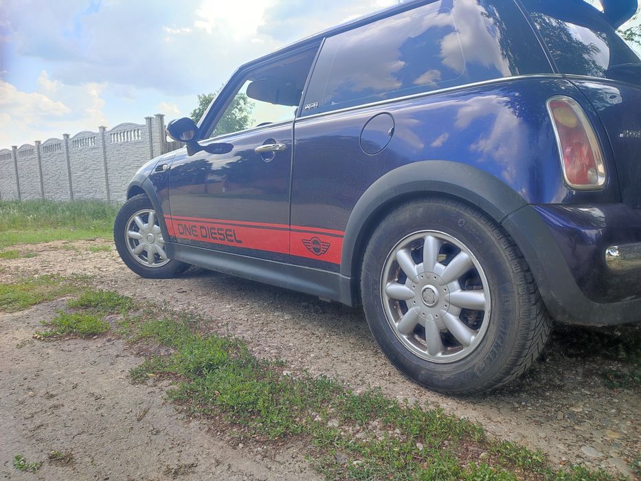 Vand jante + cauciucuri mini cupar 4*100  R 15. Jantele sant originale , nu sant strambe sau lovite , cauciucurile michelin alpin 6 de iarna ,