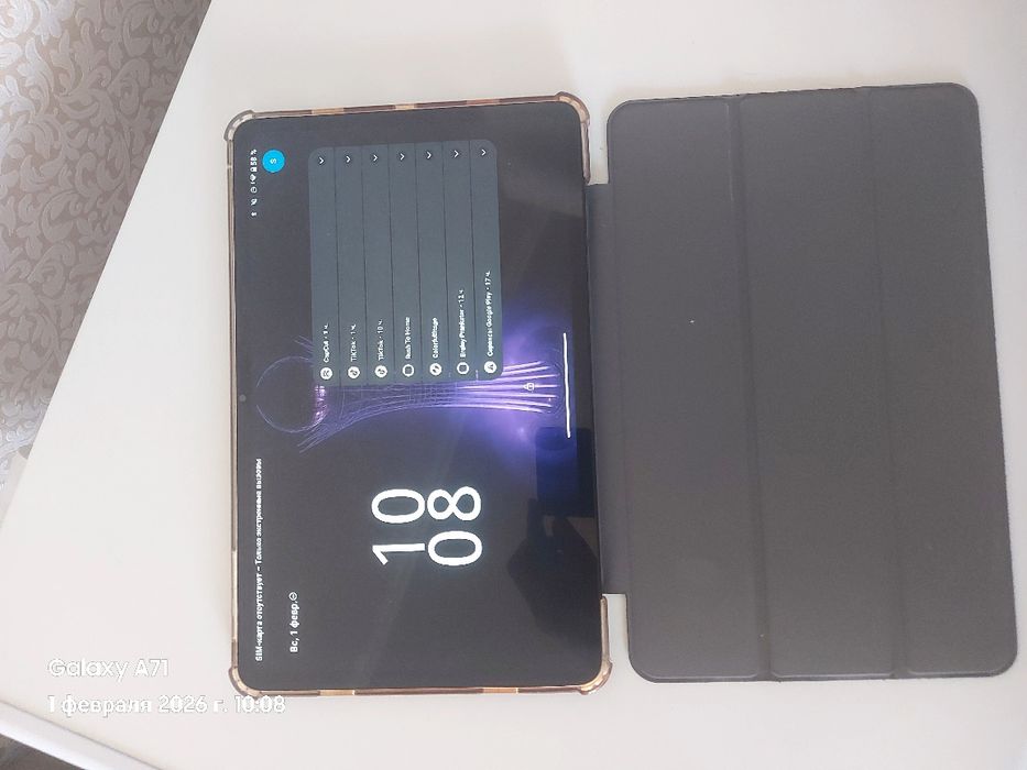 Планшет и телефон