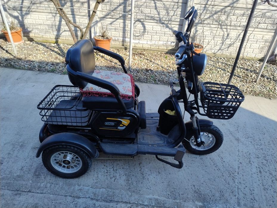 Vând triciclu electric