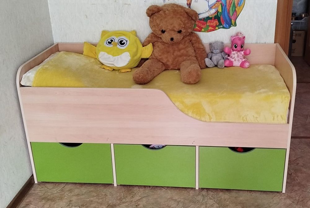 Продам кровати: подростковая и детская