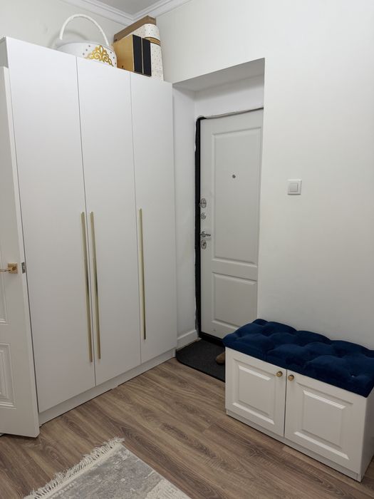 Шкаф вместе с обувной комодом