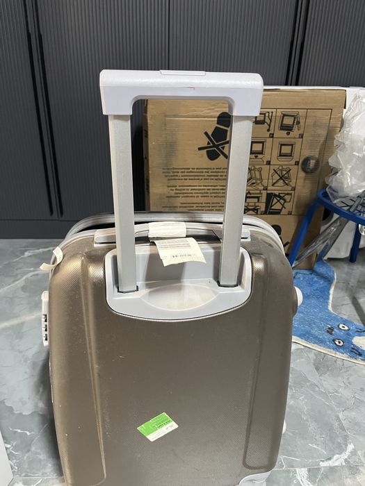 Продам Чемодан б/у