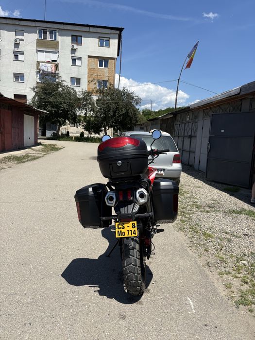 Motocicleta Barton Tekken 125, an fabricație 2023, categoria A1, cu cutii laterale și topcase montate, într-o stare foarte bună ,apoape noua
