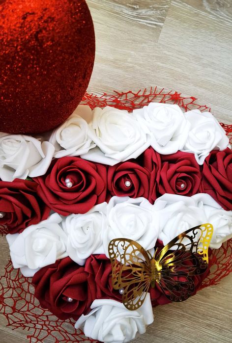 Подаръчна кутия с вечни рози 20 броя и сърце