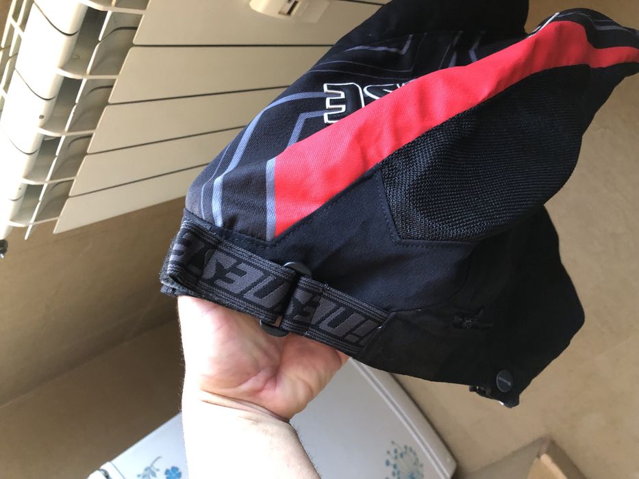 Dainese къси панталонки
