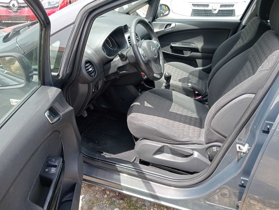 Opel Corsa D benzina 2013