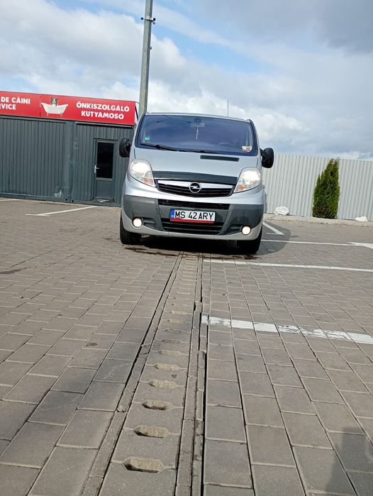 Vând Opel Vivaro