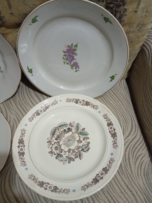 Продам блыда овальные диаметр 35 см.