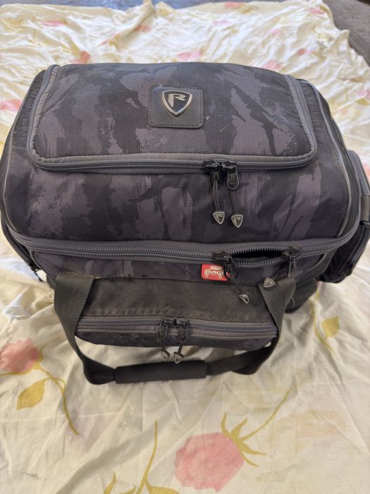 Чанта Fox иСиликонови примамки Awaruna,Keitech,Relax,Gunki,Savage Gear