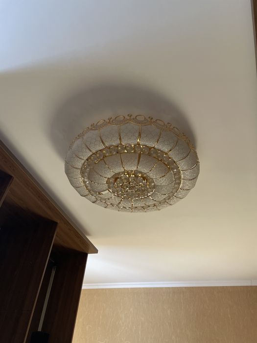 Продам люстру и два бра