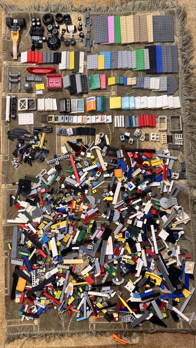 Продам большой пакет лего деталей