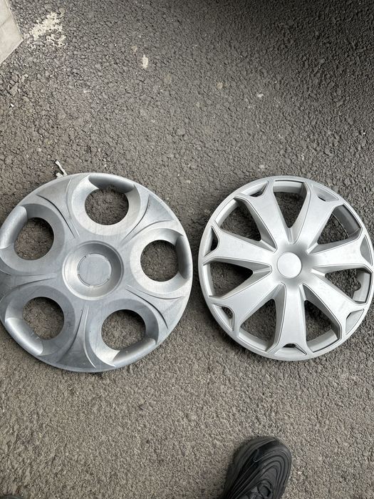 Jante tablă cu capace și cauciucuri de iarnă Hankook 185/65 R15 88T