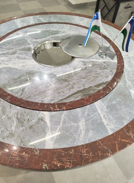 Aylanuvchi stol sotiladi