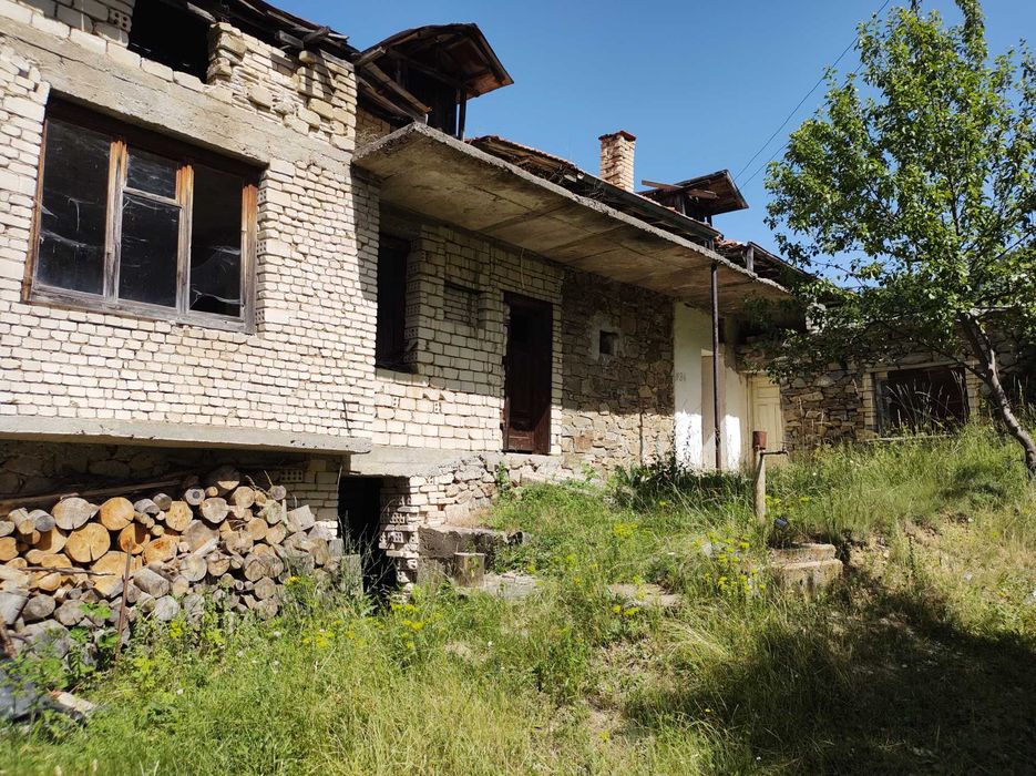 Къща на 93км. от Пловдив