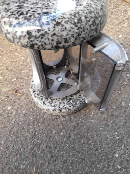 Felinar cimitir din granit modele diferite