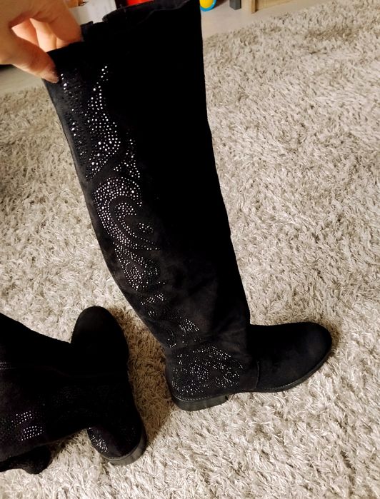 Дамски велурени чизми