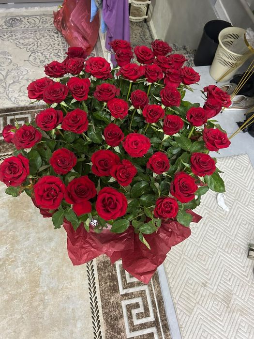 Гигант қызыл розалар