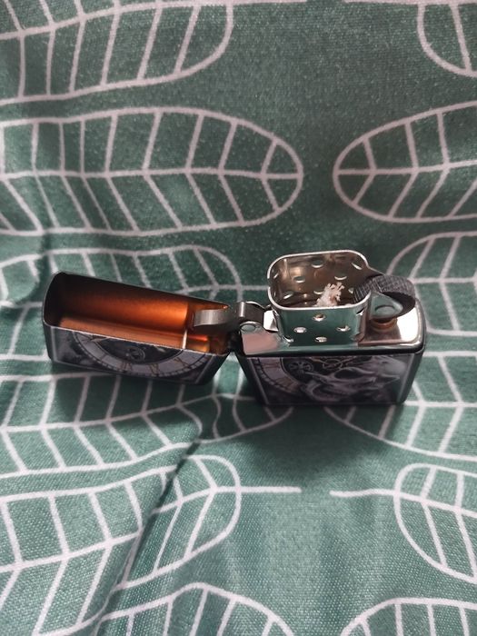 Bricheta Zippo nouă