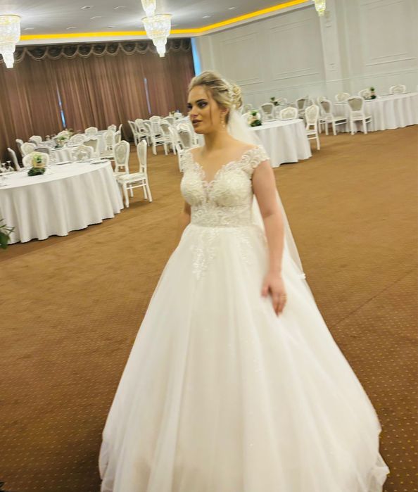 Vand rochie de mireasa