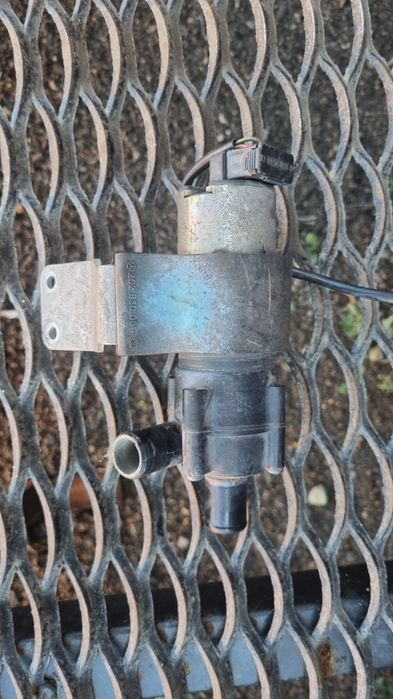 Дополнительная помпа мерседес