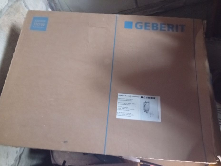 Bideu și wc atașate pe perete