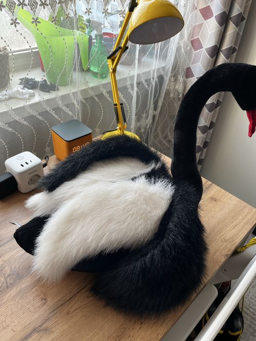 Детская игрушка лебедь