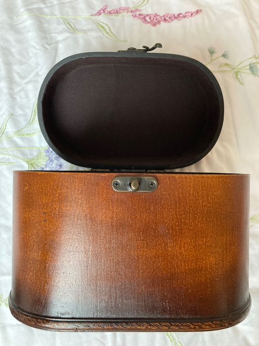 Красива дървена кутия