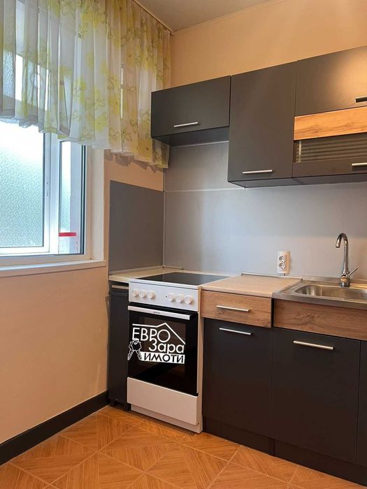 Дава се под наем Тристаен апартамент в Стара Загора, Ремиза - 130 кв.м за 306 € - Снимка #1