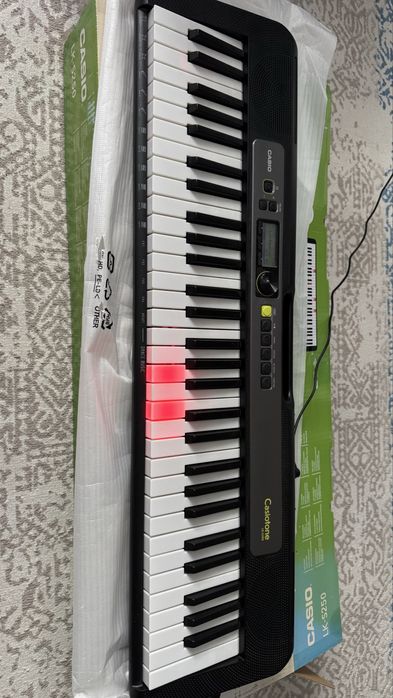 Продам синтезатор