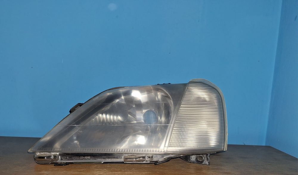 Far stânga dacia logan 1