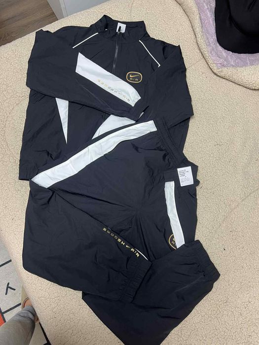 Trening nou marinea M,este nou cu eticheta ,cumparat un cadou neoferit