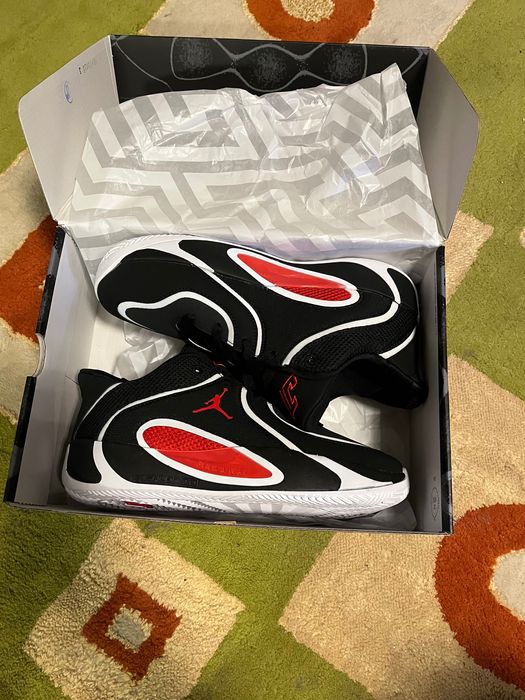 Чисто нови Jordan Tatum black/red