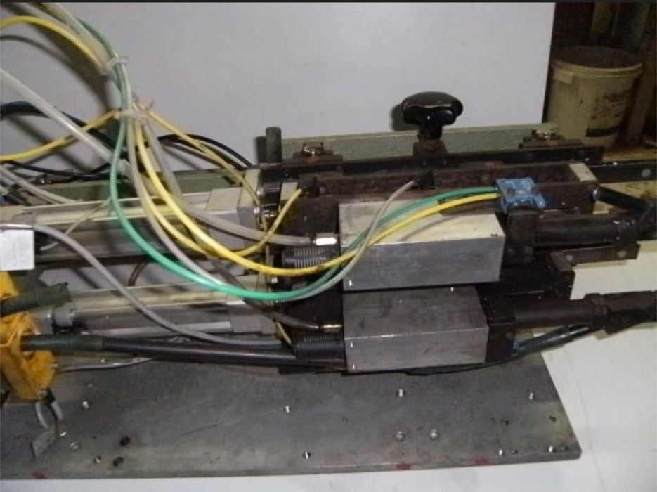 Автоматично двуглаво устройство за завинтване на винтове Powasert