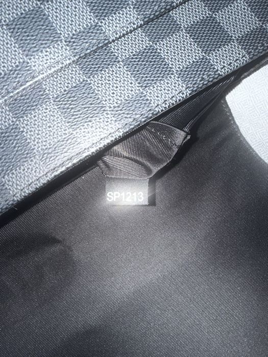 Барсетка бренда Louis vuitton