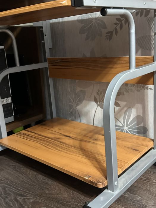 Продам компьютерный стол